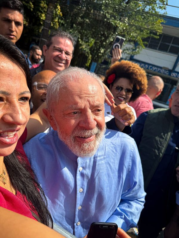 LULA VOTA EM SÃO BERNARDO E PEDE VOTOS PARA CANDIDATOS DO ABC