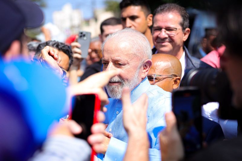 LULA VOTA EM SÃO BERNARDO E PEDE VOTOS PARA CANDIDATOS DO ABC