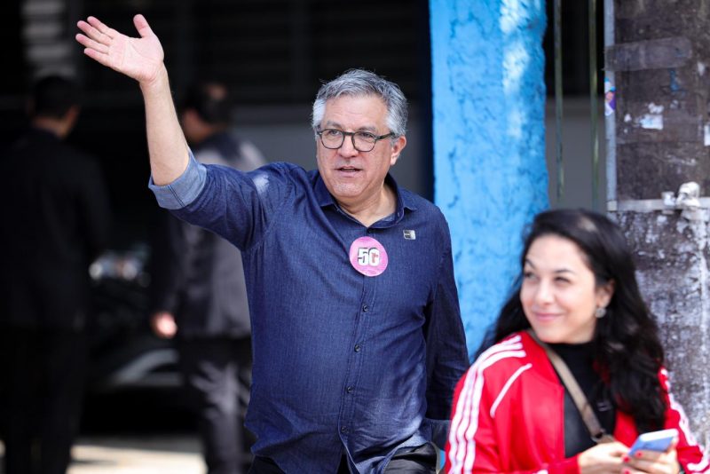 LULA VOTA EM SÃO BERNARDO E PEDE VOTOS PARA CANDIDATOS DO ABC
