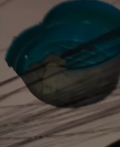 CAIXA D’ÁGUA VAI PARAR NA FIAÇÃO ELÉTRICA DURANTE TEMPORAL; VEJA VÍDEO