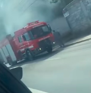 RESIDÊNCIA PEGA FOGO NA ESTRADA DOS ALVARENGAS