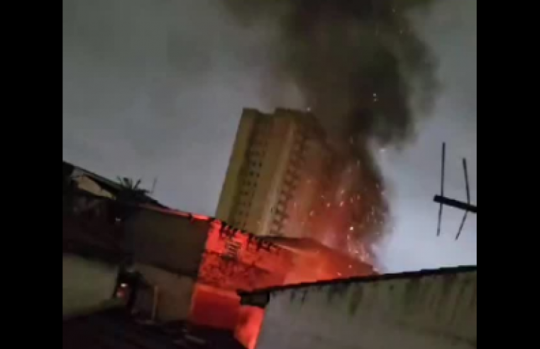 INCÊNDIO ATINGE CASA NO BAIRRO ASSUNÇÃO E VÍTIMA É ENCAMINHADA AO HU