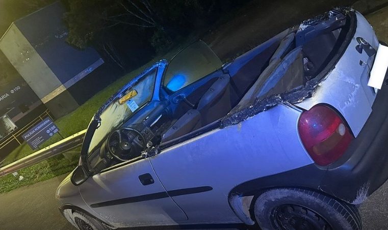 CARRO SEM TETO É APREENDIDO NA RODOVIA DOS IMIGRANTES