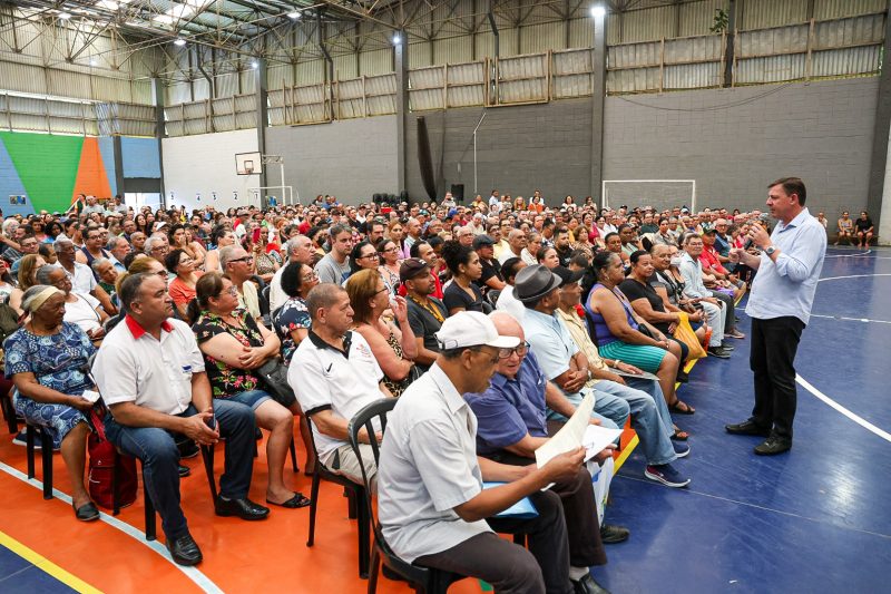 PREFEITO ORLANDO MORANDO ENTREGA 584 ESCRITURAS NA VILA SÃO PEDRO
