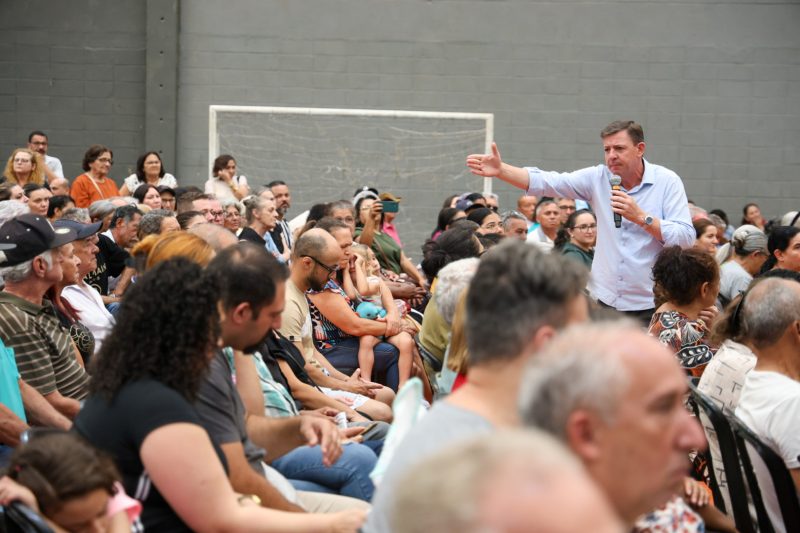 PREFEITO ORLANDO MORANDO ENTREGA 584 ESCRITURAS NA VILA SÃO PEDRO