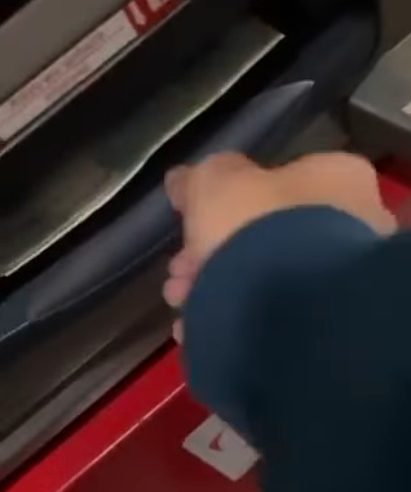 BUG NO NUBANK PERMITE SAQUES SEM SALDO E GERA CORRIDA A CAIXAS ELETRÔNICOS