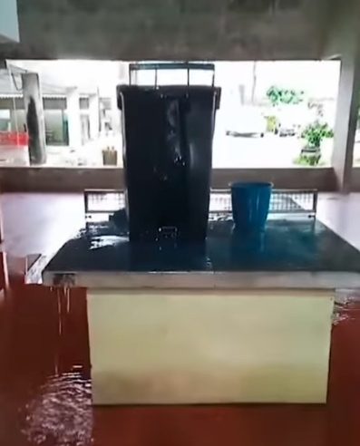 GOTEIRAS E INFILTRAÇÕES AFETAM ESCOLA ESTADUAL DR. FAUSTO NA PAULICÉIA