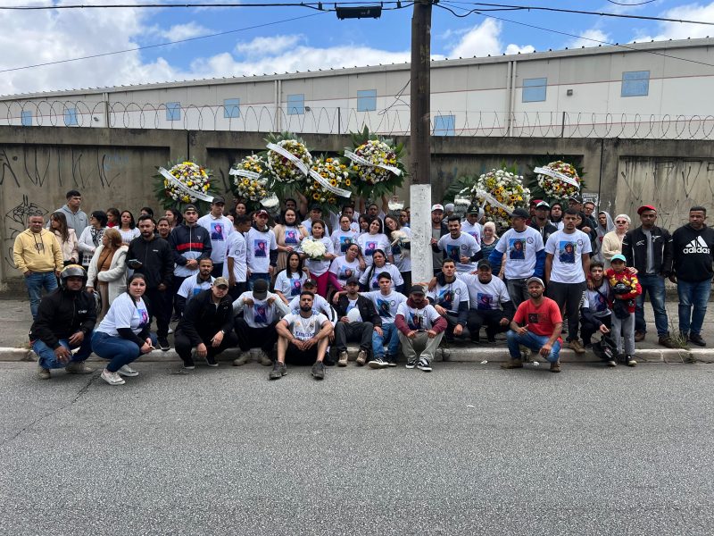 AMIGOS E FAMILIARES PRESTAM HOMENAGEM A JOVEM VÍTIMA DE ACIDENTE NA JOSÉ FORNARI