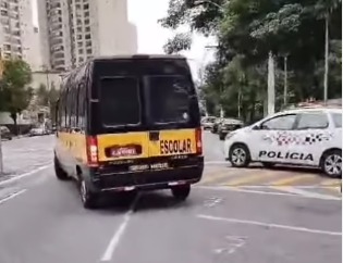 POLÍCIA CIVIL DE SÃO BERNARDO APREENDE 302 KG DE MACONHA EM VAN ESCOLAR E PRENDE MOTORISTA