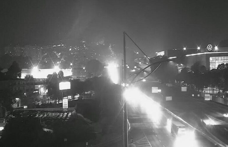 ACIDENTE ENTRE MOTO E CAMINHÃO DEIXA VÍTIMA SEM VIDA NA ANCHIETA