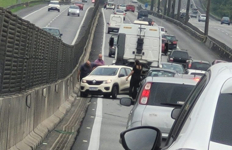 ACIDENTE NO KM 18 DA ANCHIETA NA MANHÃ DESTE SÁBADO