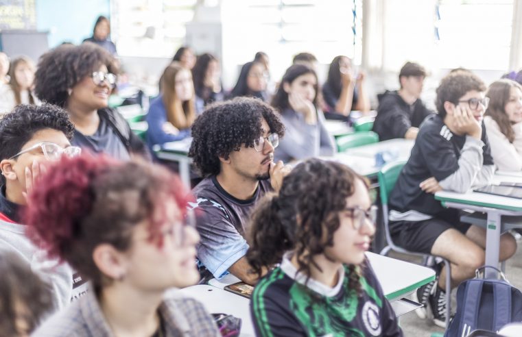 EDUCAÇÃO SP AUMENTA TEMPO DE AULA E AMPLIA CARGA HORÁRIA DE PORTUGUÊS E MATEMÁTICA
