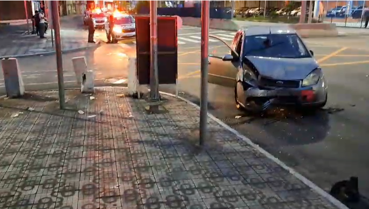 GRAVE ACIDENTE NA FARIA LIMA DEIXA DUAS PESSOAS FERIDAS