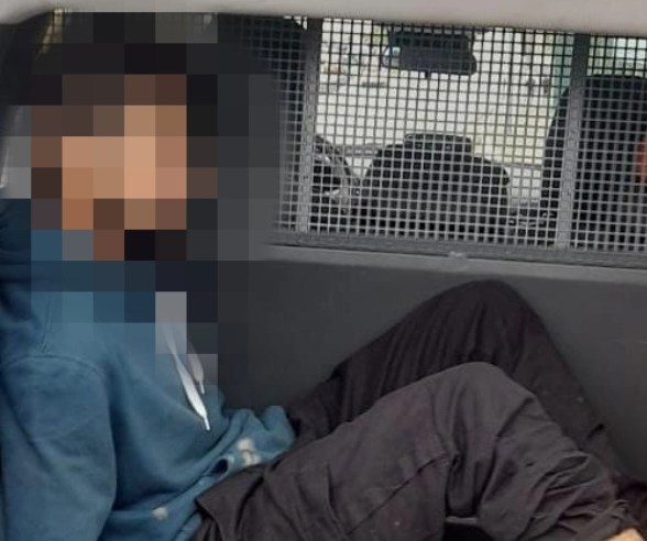 HOMEM É DETIDO POR TRÁFICO PRÓXIMO À ESCOLA NO FERRAZÓPOLIS