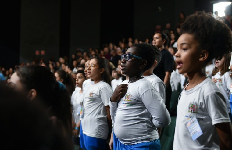 ESTUDANTES DE SÃO BERNARDO ENCANTAM EM APRESENTAÇÃO DO PROGRAMA MAIS MÚSICA