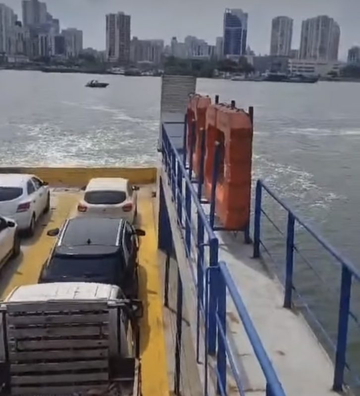 TRIPULANTES SALTAM NO MAR PARA EVITAR COLISÃO COM NAVIO EM SANTOS