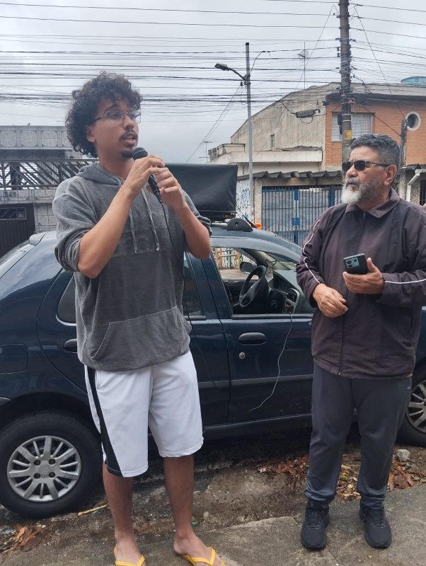 ALUNOS, PAIS E PROFESSORES PROTESTAM CONTRA FECHAMENTO DO PERÍODO NOTURNO EM ESCOLA ESTADUAL DO JARDIM NAZARETH