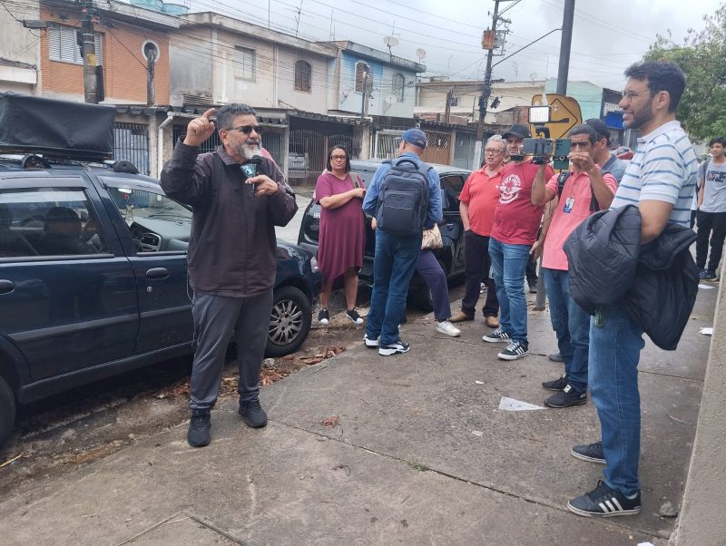 ALUNOS, PAIS E PROFESSORES PROTESTAM CONTRA FECHAMENTO DO PERÍODO NOTURNO EM ESCOLA ESTADUAL DO JARDIM NAZARETH