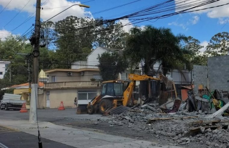 PAREDE DESABA NO PARQUE JAÇATUBA EM SANTO ANDRÉ