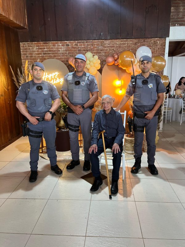AO LADO DE FILHOS, NETOS, BISNETOS E TATARANETOS, SEU ALBERTO COMPLETA 100 ANOS EM GRANDE ESTILO NO RIACHO