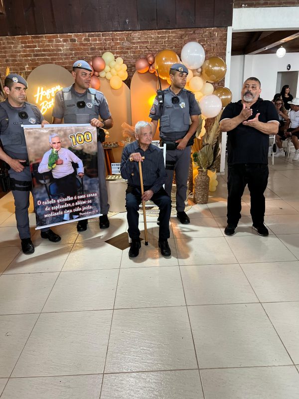 AO LADO DE FILHOS, NETOS, BISNETOS E TATARANETOS, SEU ALBERTO COMPLETA 100 ANOS EM GRANDE ESTILO NO RIACHO