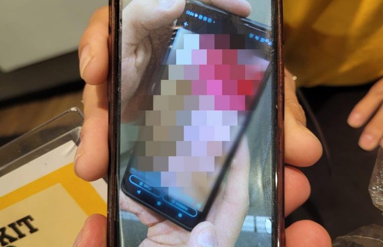 HOMEM É FLAGRADO FILMANDO OUTRO HOMEM TOMANDO BANHO EM BANHEIRO DA SMART FIT EM SÃO BERNARDO