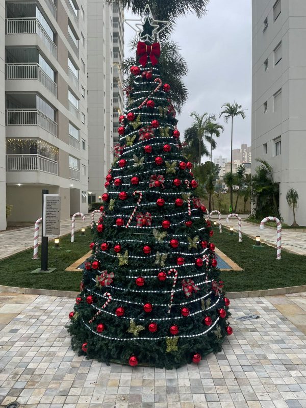 LUZES DE NATAL ILUMINAM 230 APARTAMENTOS NO NOVA PETRÓPOLIS COM DECORAÇÃO PADRONIZADA
