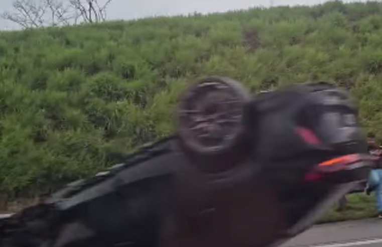 BMW CAPOTA NO RODOANEL; UMA PESSOA FICOU FERIDA