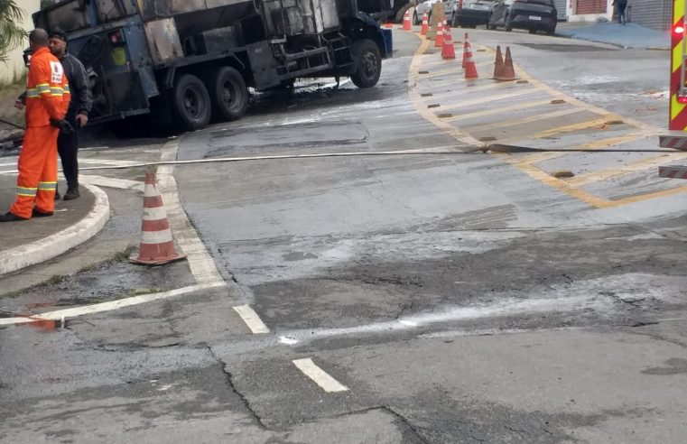 INCÊNDIO EM CAMINHÃO ASSUSTA MORADORES NA VILA LIVIEIRO
