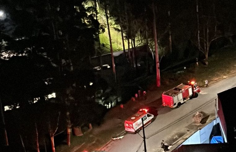 CRIMINOSO PULA EM VALA APÓS TENTATIVA DE ROUBO NO SELECTA; BOMBEIROS SÃO ACIONADOS