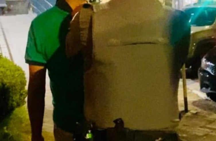 HOMEM FAZ DISPAROS CONTRA DOIS NO JARDIM INAMAR, É RECONHECIDO PELA VÍTIMA E ACABA PRESO EM FLAGRANTE