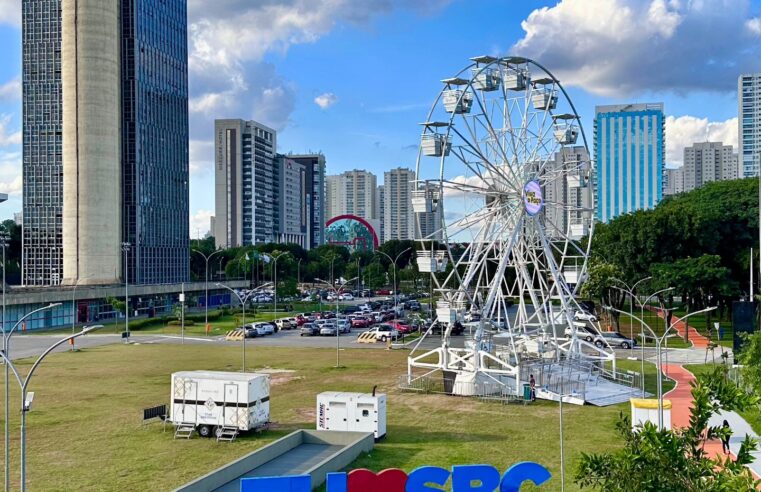 RODA-GIGANTE NO PAÇO É GRATUITA AOS FINAIS DE SEMANA