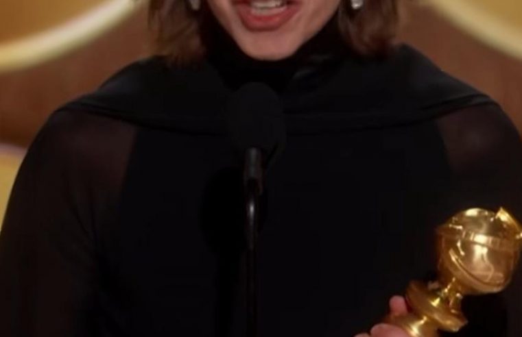 FERNANDA TORRES LEVA GLOBO DE OURO POR ATUAÇÃO EM AINDA ESTOU AQUI