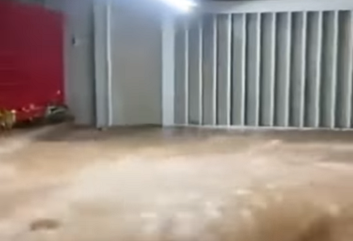 CHUVA CASTIGA A CAPITAL: ESTAÇÃO JARDIM SÃO PAULO ALAGADA