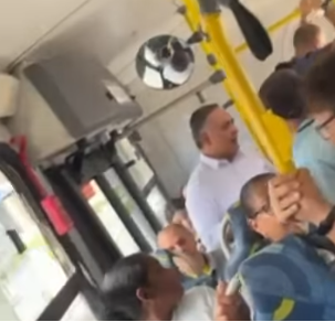 PREFEITO MARCELO LIMA VAI AO TRABALHO DE ÔNIBUS E CONVERSA COM MORADORES