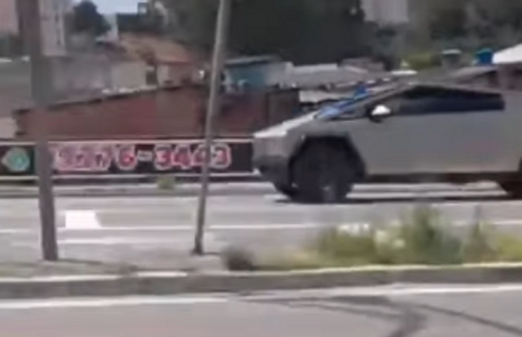 TESLA CYBERTRUCK DE ELON MUSK É VISTO NAS RUAS DE SÃO BERNARDO