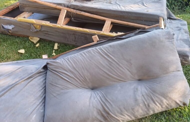 “SUJÕES” IGNORAM BOTA-FORA E JOGAM ENTULHO NO PARQUE IMIGRANTES