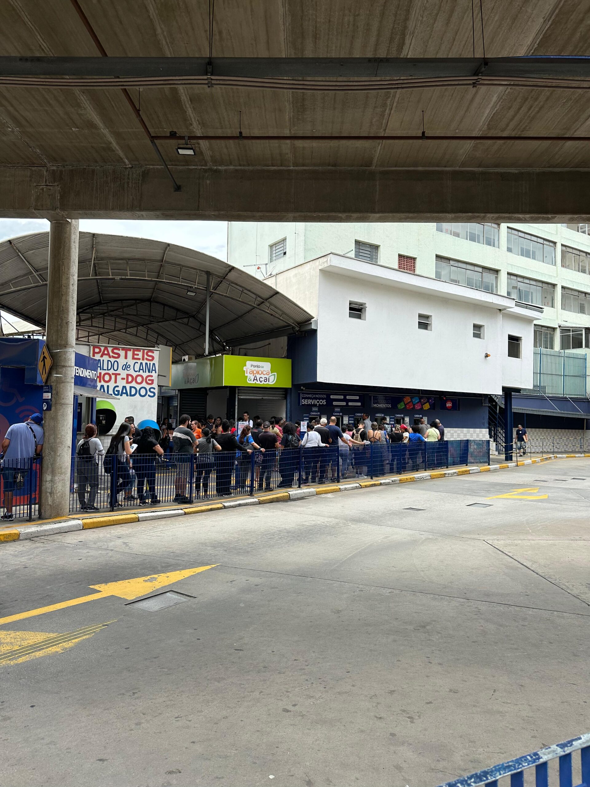 FILA NO ATENDIMENTO DO CARTÃO LEGAL ESCOLAR CHAMA ATENÇÃO NO CENTRO DE SÃO BERNARDO