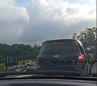 ONDA DE CALOR LEVA MAIS MORADORES AO RIACHO GRANDE E TRÂNSITO FICA CONGESTIONADO