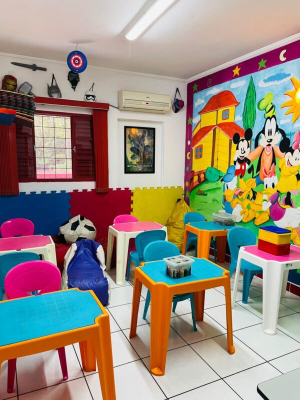 ESTUDANTES PAGAM MEIA EM CURSOS DE INGLÊS E ESPANHOL EM ESCOLA DE IDIOMAS NO ABC