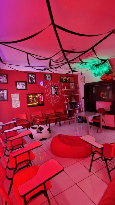 ESTUDANTES PAGAM MEIA EM CURSOS DE INGLÊS E ESPANHOL EM ESCOLA DE IDIOMAS NO ABC