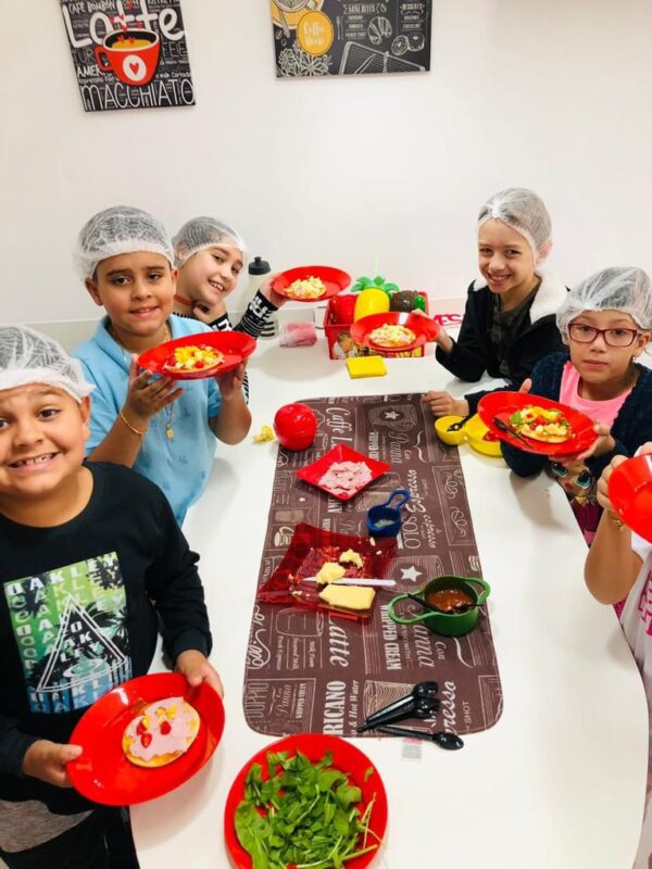 ESTUDANTES PAGAM MEIA EM CURSOS DE INGLÊS E ESPANHOL EM ESCOLA DE IDIOMAS NO ABC