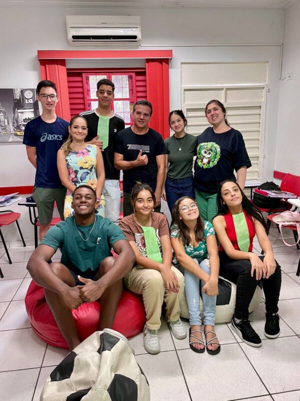 ESTUDANTES PAGAM MEIA EM CURSOS DE INGLÊS E ESPANHOL EM ESCOLA DE IDIOMAS NO ABC