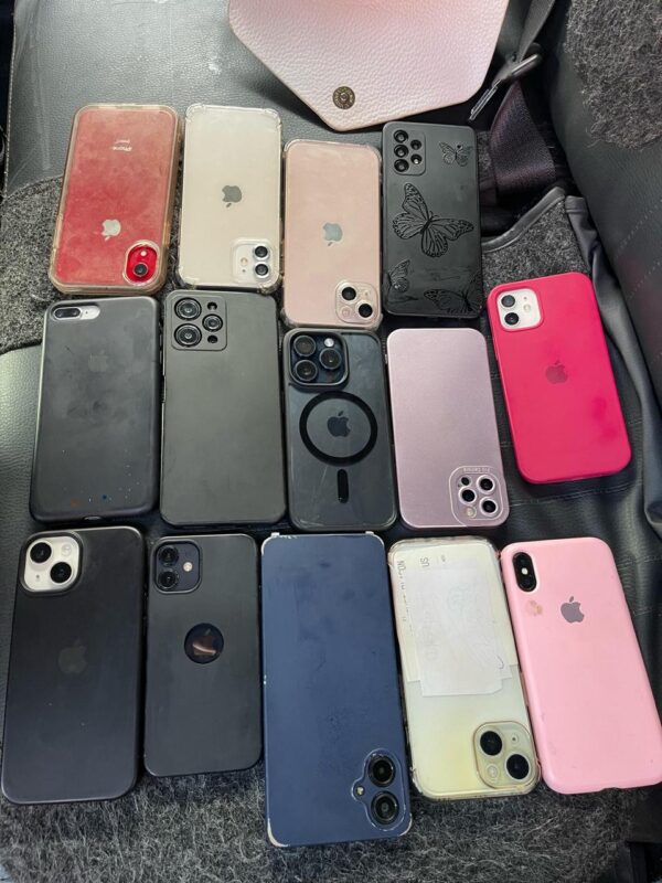 DUAS MULHERES SÃO PRESAS COM 16 CELULARES FURTADOS EM PRÉ-CARNAVAL NA CAPITAL