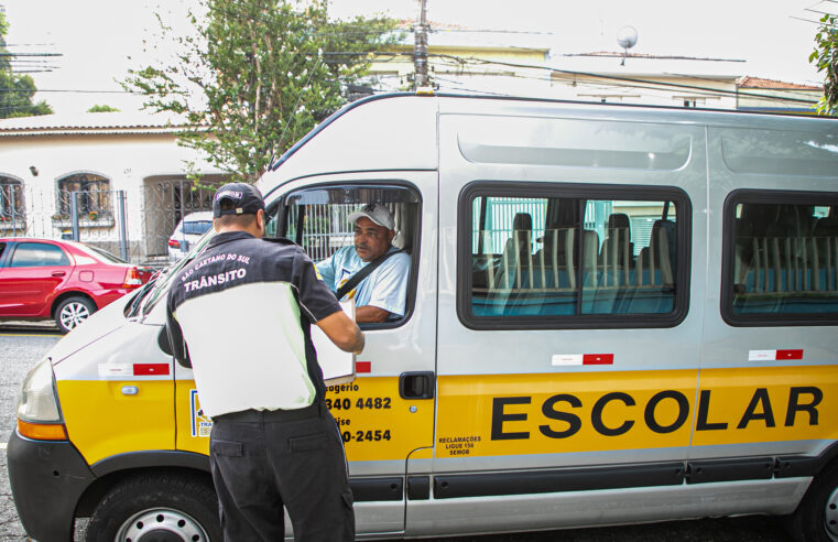 PREFEITURA DE SÃO CAETANO DÁ SEQUÊNCIA À VISTORIA EM TRANSPORTE ESCOLAR E FISCALIZA NA PORTA DA ESCOLA