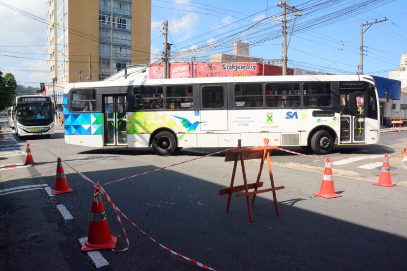 SANTO ANDRÉ ALTERA ITINERÁRIOS DE ÔNIBUS DURANTE OBRAS NA RUA LUÍS PINTO FLÁQUER