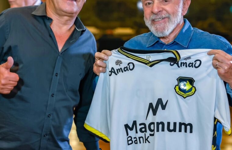 LULA GANHA CAMISA DO SÃO BERNARDO E TIME PUBLICA NAS REDES SOCIAIS