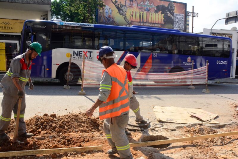 SANTO ANDRÉ ALTERA ITINERÁRIOS DE ÔNIBUS DURANTE OBRAS NA RUA LUÍS PINTO FLÁQUER