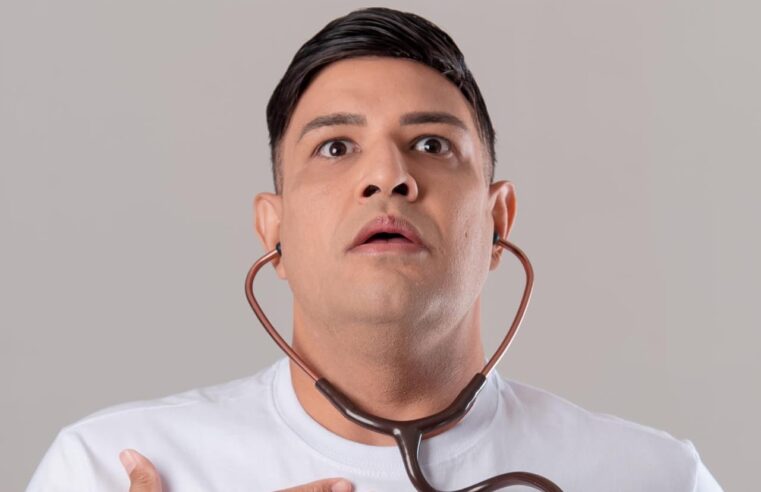 HUMORISTA DIEGO BESOU ABORDA DE MANEIRA DIVERTIDA ROTINA DOS PROFISSIONAIS DA SAÚDE