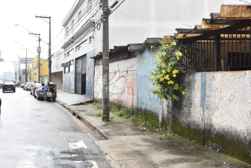 SANTO ANDRÉ INTERDITA CALÇADAS PARA MODERNIZAÇÃO NO TRECHO DO COMPLEXO VIÁRIO SANTA TERESINHA